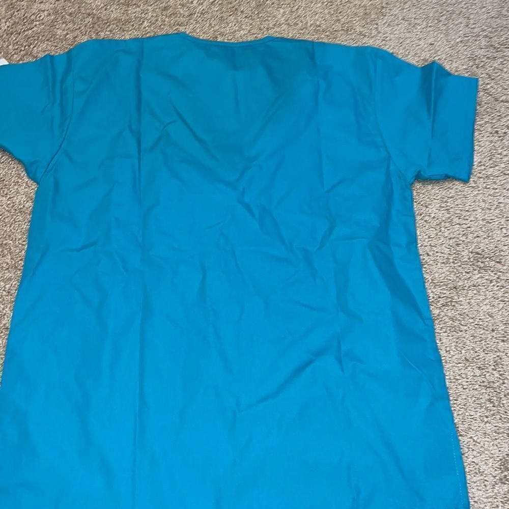 Butter-soft scrub top - Picture 2 of 3